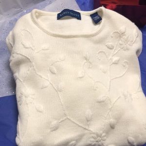 Sweater. Ladies size